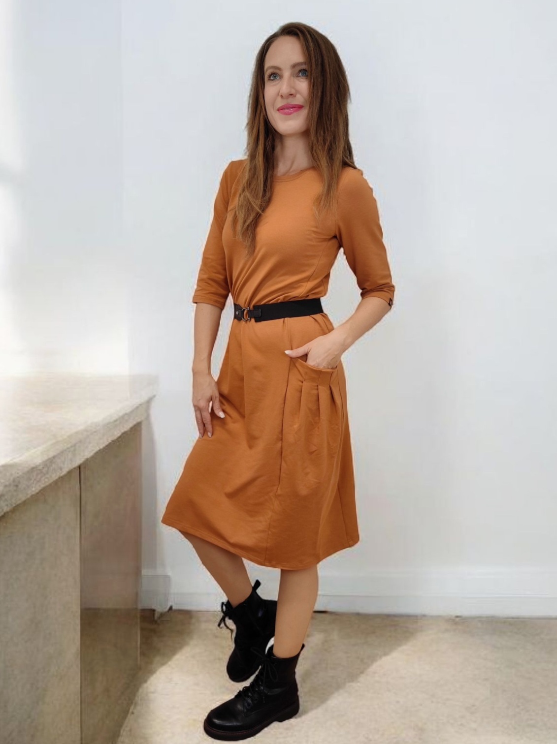 jednobarevné dámské šaty FREYA skořicové